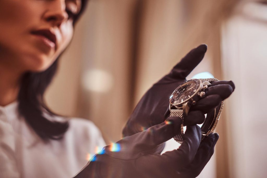 Wśród najczęściej kradzionych przedmiotów można wymienić obok nowoczesnych urządzeń elektronicznych i luksusowej biżuterii, wysokiej jakości zegarki